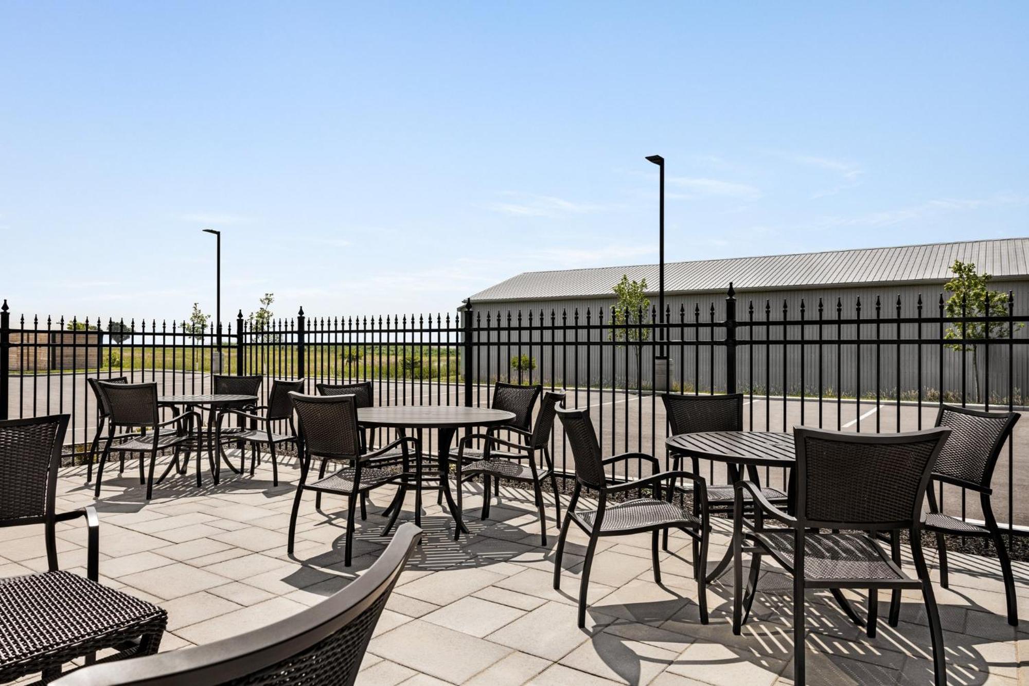 Holiday Inn Express - Strathroy By Ihg Bagian luar foto